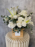 AC-009 Garden in White Centerpiece