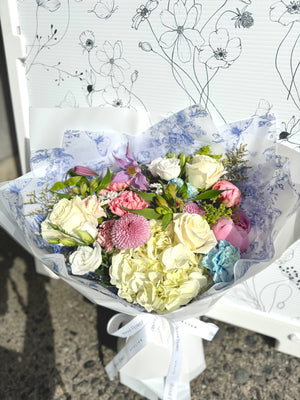 AF-001 Signature Lovely Seasonal Bouquet